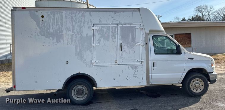 image for item LH9400 2012 Ford E350 Super Duty box truck