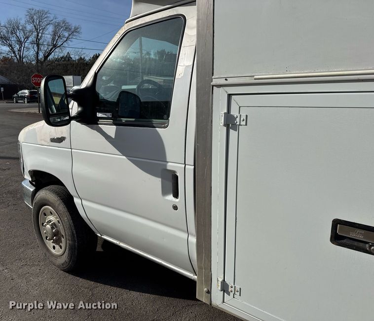 image for item LH9400 2012 Ford E350 Super Duty box truck