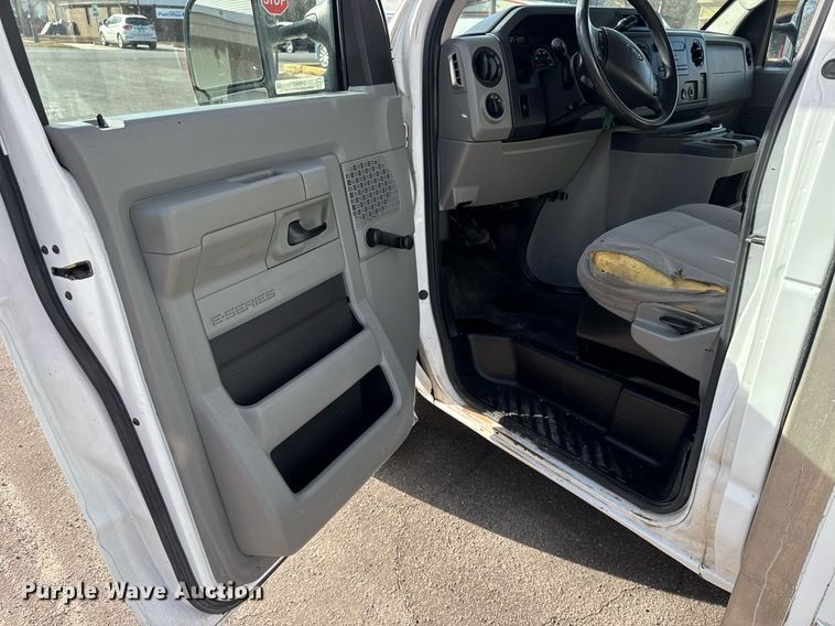 image for item LH9400 2012 Ford E350 Super Duty box truck