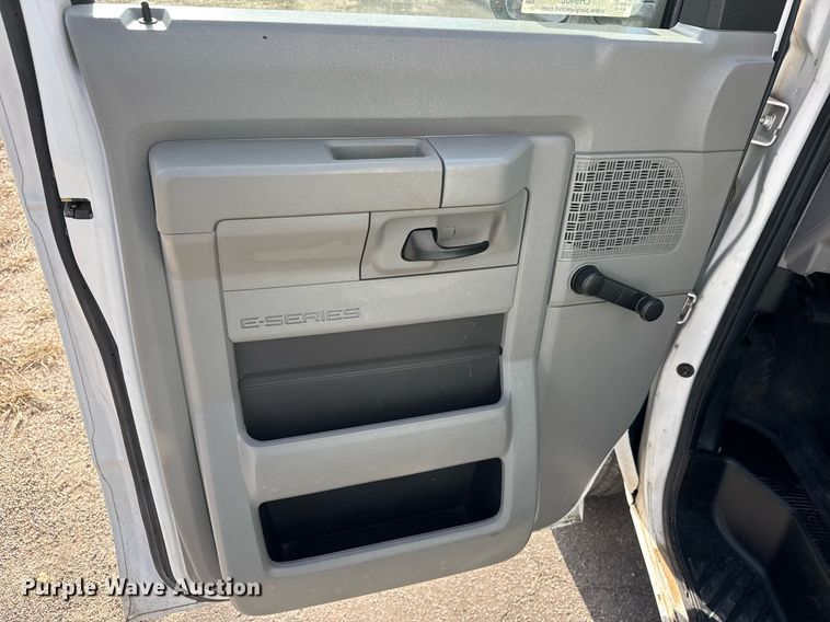 image for item LH9400 2012 Ford E350 Super Duty box truck