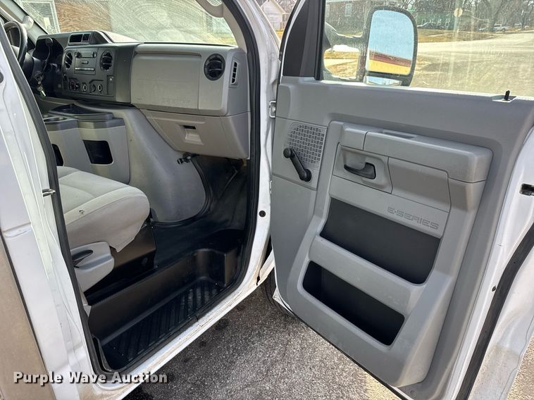 image for item LH9400 2012 Ford E350 Super Duty box truck