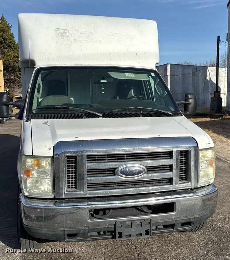 image for item LH9401 2010 Ford E350 Super Duty box truck