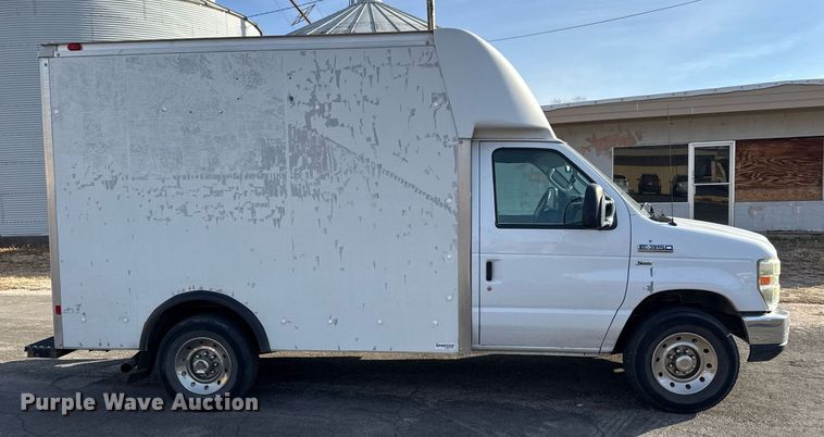 image for item LH9401 2010 Ford E350 Super Duty box truck