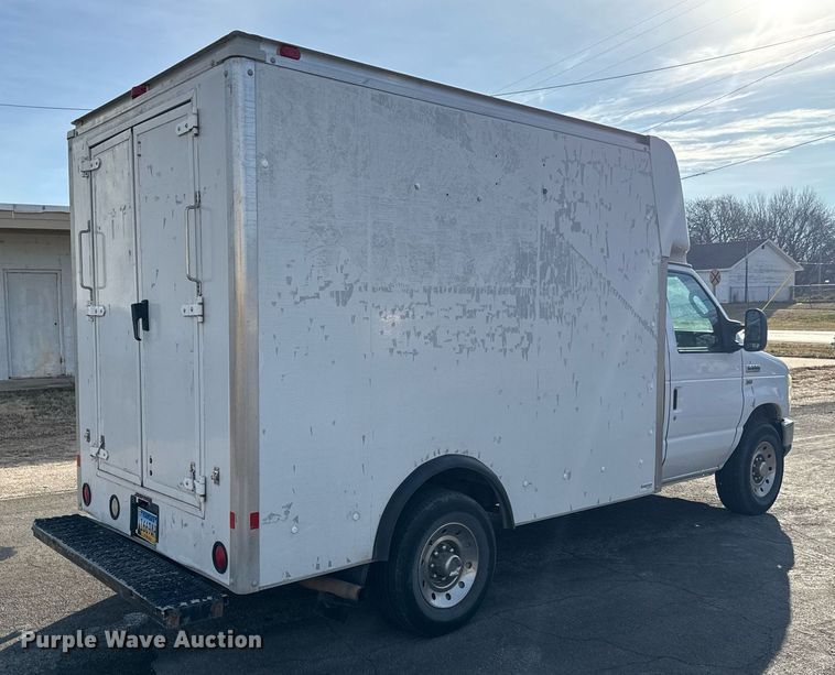 image for item LH9401 2010 Ford E350 Super Duty box truck