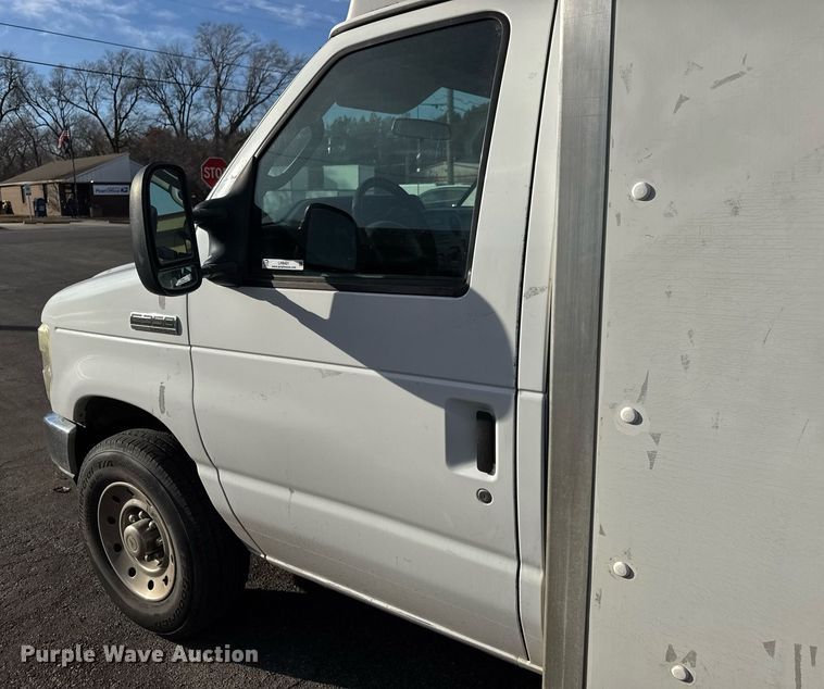 image for item LH9401 2010 Ford E350 Super Duty box truck