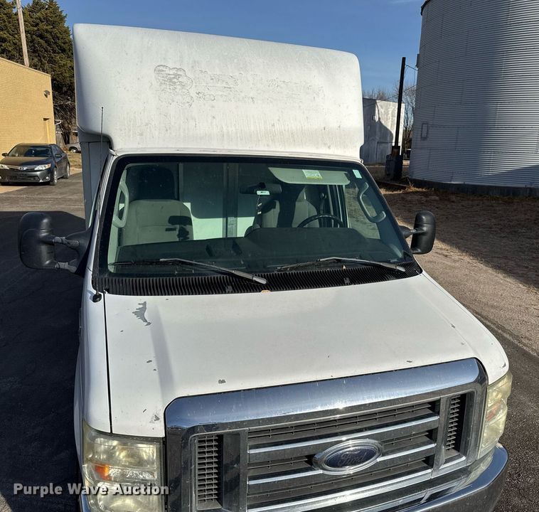 image for item LH9401 2010 Ford E350 Super Duty box truck