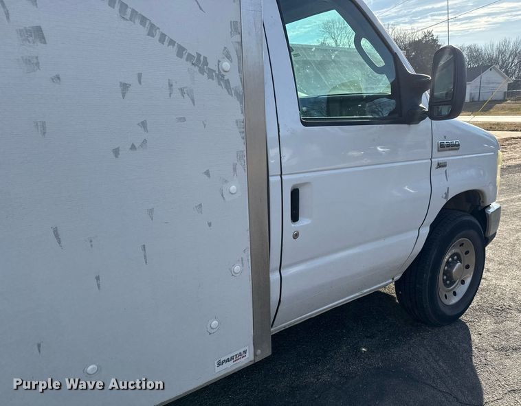 image for item LH9401 2010 Ford E350 Super Duty box truck