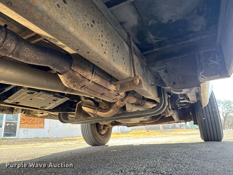 image for item LH9401 2010 Ford E350 Super Duty box truck