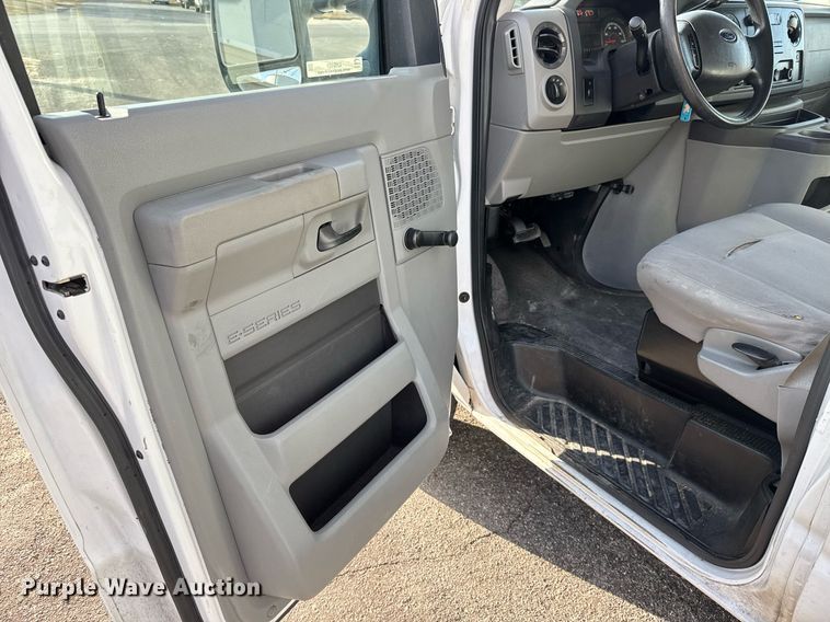 image for item LH9401 2010 Ford E350 Super Duty box truck