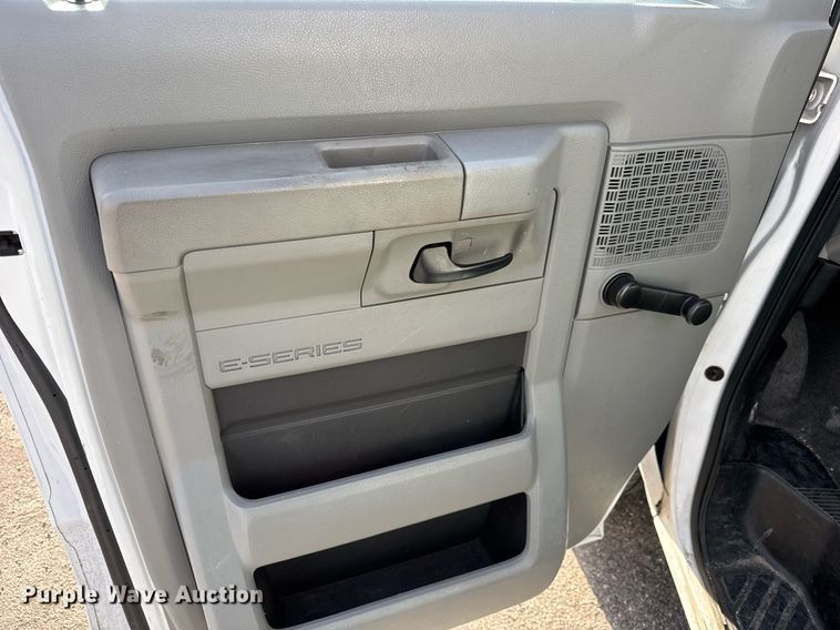 image for item LH9401 2010 Ford E350 Super Duty box truck