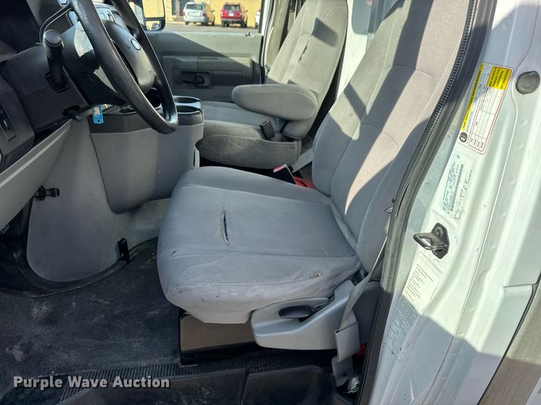 image for item LH9401 2010 Ford E350 Super Duty box truck