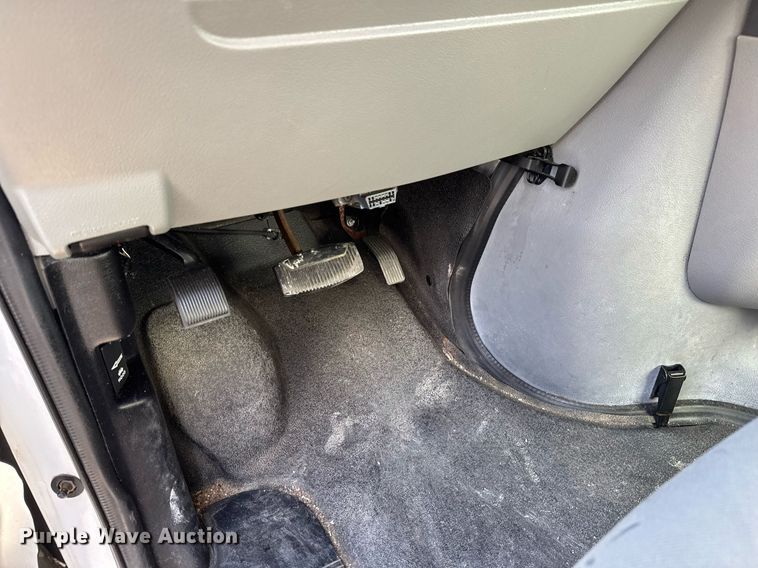 image for item LH9401 2010 Ford E350 Super Duty box truck