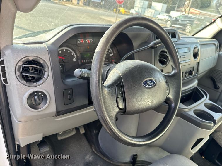 image for item LH9401 2010 Ford E350 Super Duty box truck