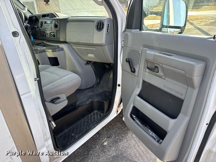 image for item LH9401 2010 Ford E350 Super Duty box truck