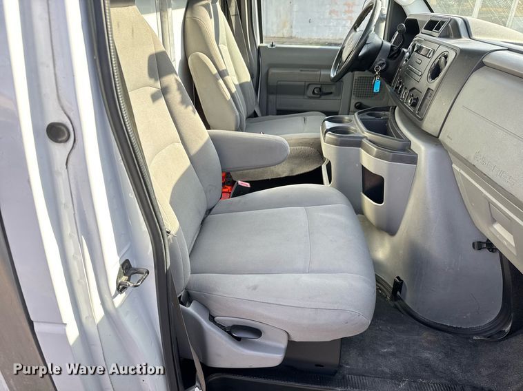 image for item LH9401 2010 Ford E350 Super Duty box truck