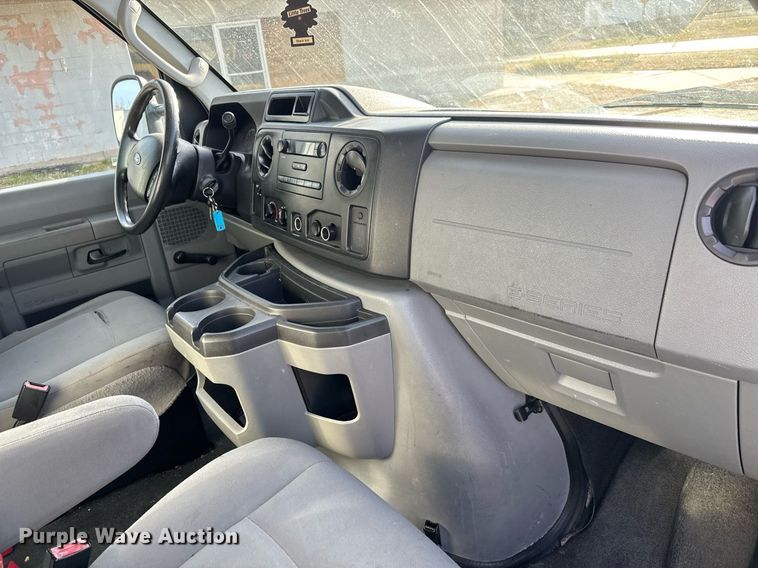 image for item LH9401 2010 Ford E350 Super Duty box truck