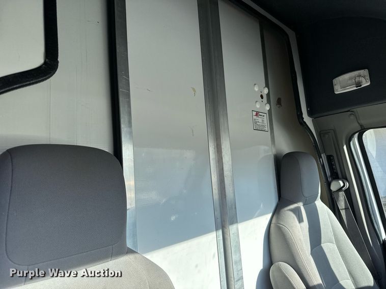 image for item LH9401 2010 Ford E350 Super Duty box truck