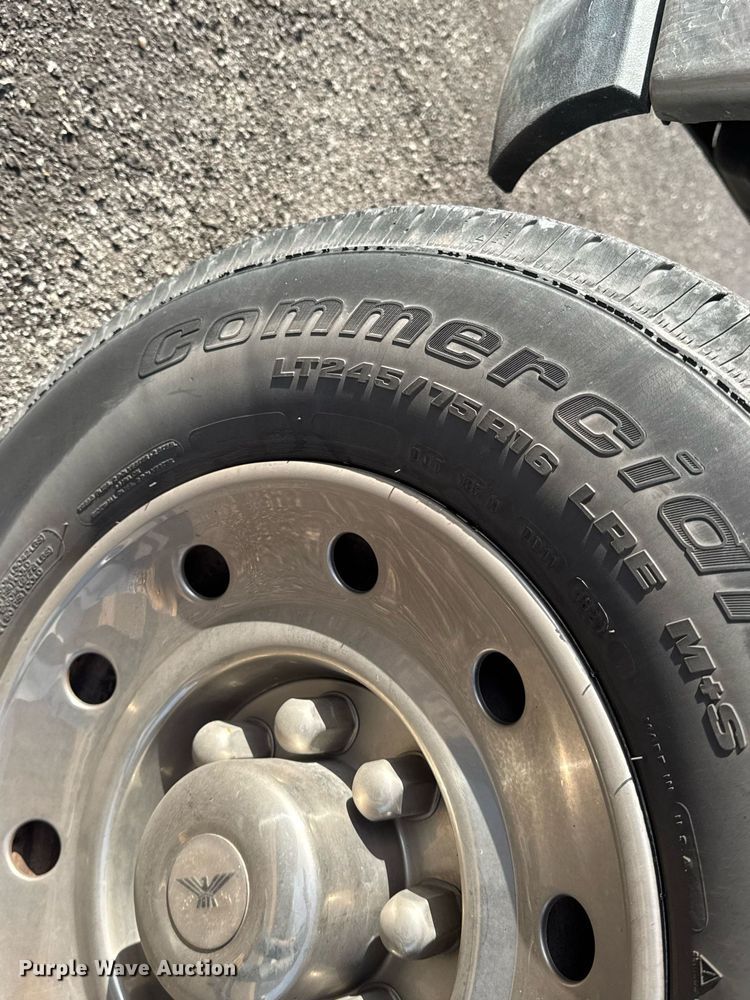 image for item LH9401 2010 Ford E350 Super Duty box truck