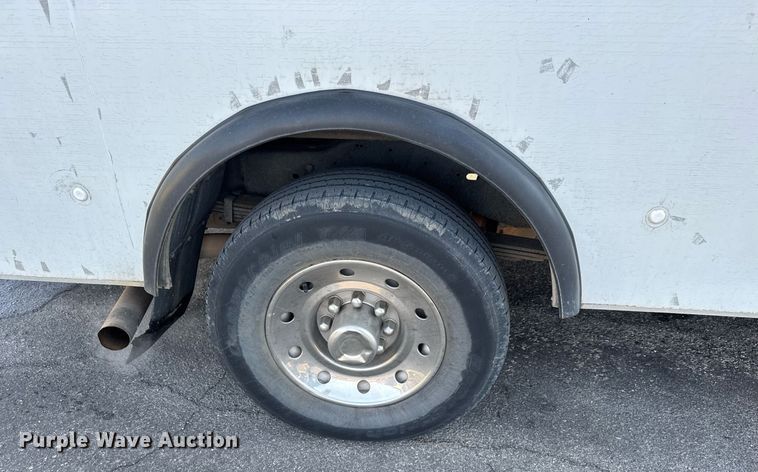 image for item LH9401 2010 Ford E350 Super Duty box truck