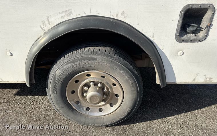 image for item LH9401 2010 Ford E350 Super Duty box truck