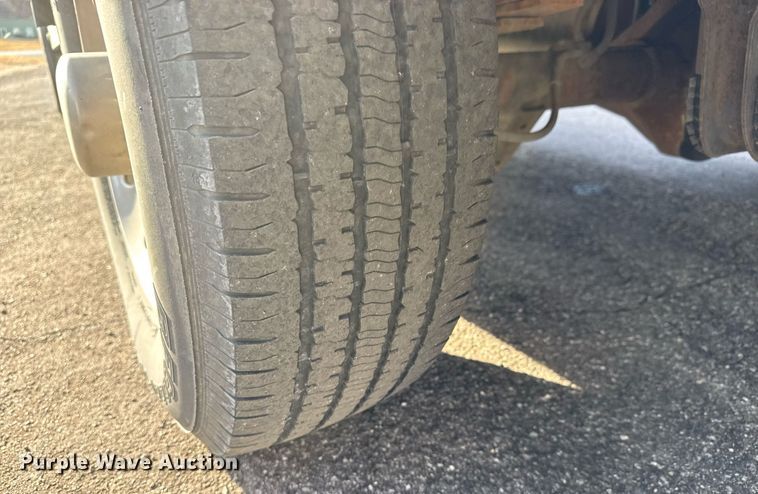 image for item LH9401 2010 Ford E350 Super Duty box truck