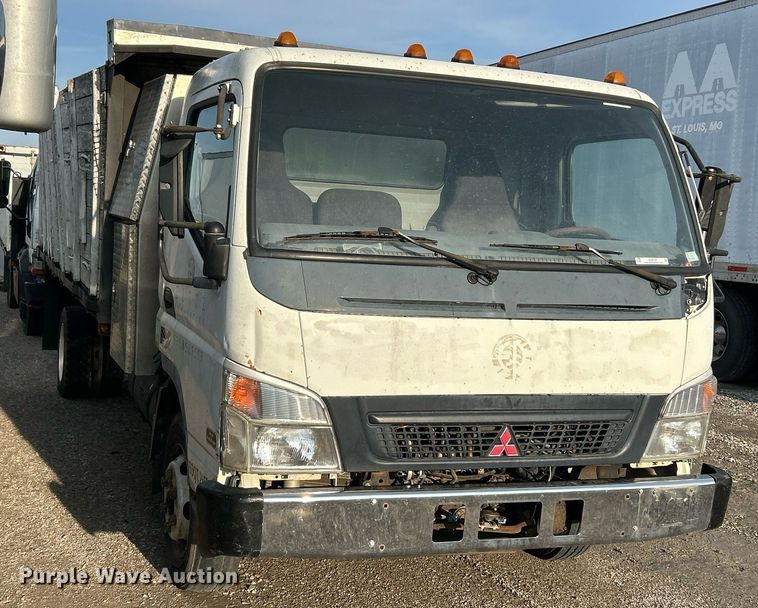 image for item NJ9726 2005 Mitsubishi FH211 dump flatbed truck