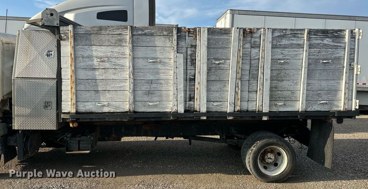 image for item NJ9726 2005 Mitsubishi FH211 dump flatbed truck