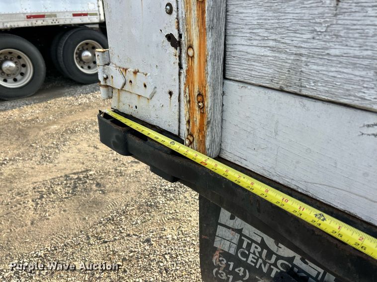 image for item NJ9726 2005 Mitsubishi FH211 dump flatbed truck