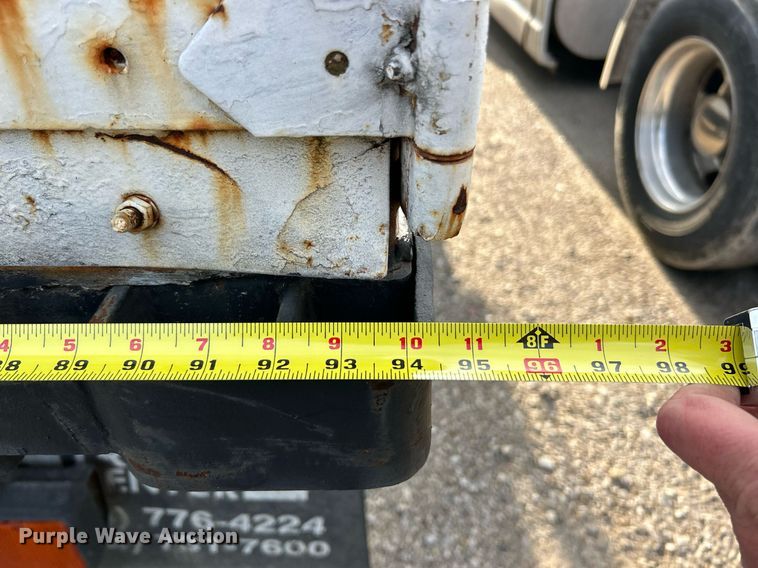 image for item NJ9726 2005 Mitsubishi FH211 dump flatbed truck