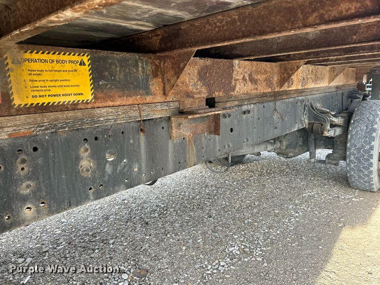 image for item NJ9726 2005 Mitsubishi FH211 dump flatbed truck