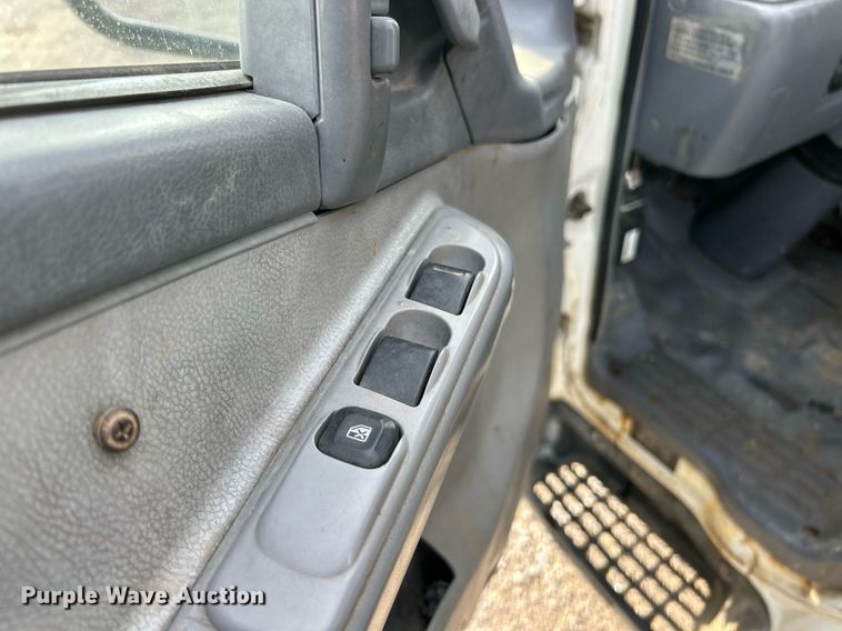 image for item NJ9726 2005 Mitsubishi FH211 dump flatbed truck