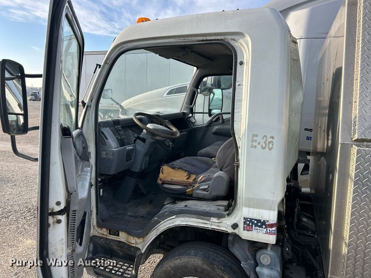 image for item NJ9726 2005 Mitsubishi FH211 dump flatbed truck