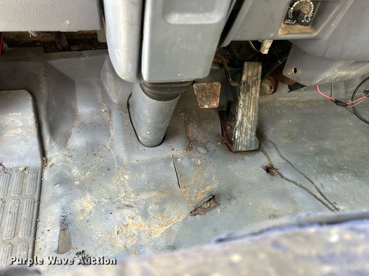 image for item NJ9726 2005 Mitsubishi FH211 dump flatbed truck