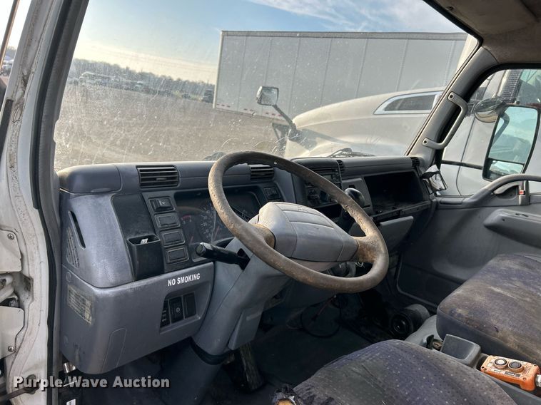 image for item NJ9726 2005 Mitsubishi FH211 dump flatbed truck