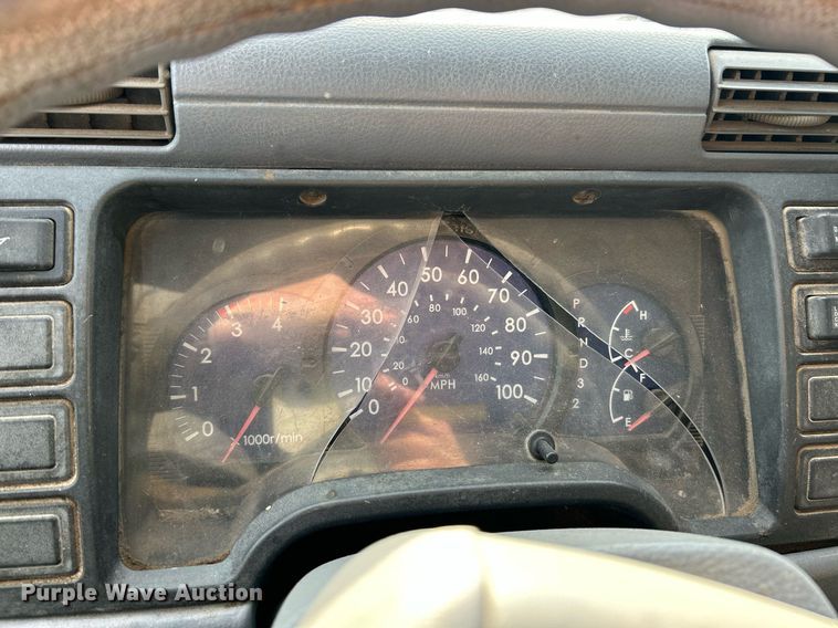 image for item NJ9726 2005 Mitsubishi FH211 dump flatbed truck