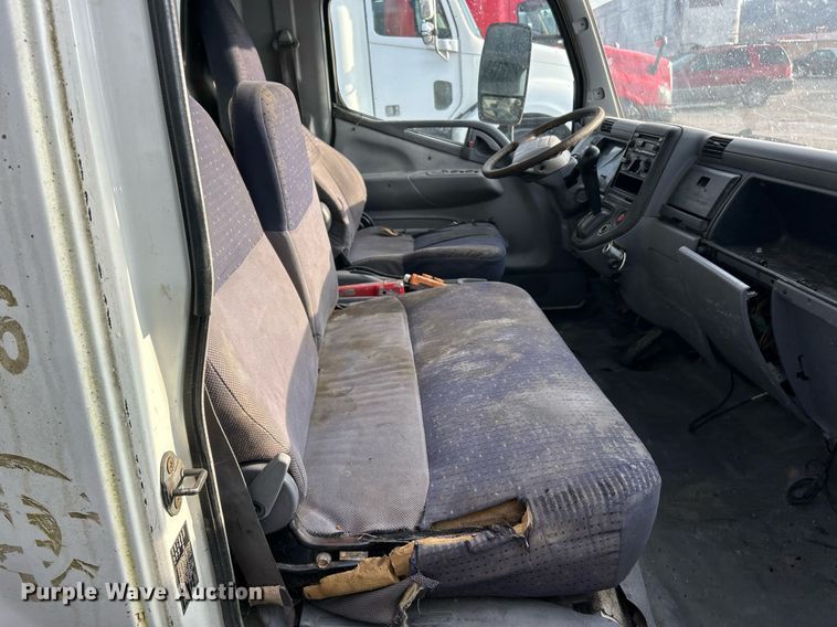 image for item NJ9726 2005 Mitsubishi FH211 dump flatbed truck