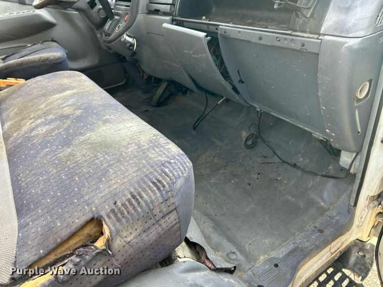 image for item NJ9726 2005 Mitsubishi FH211 dump flatbed truck