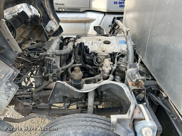 image for item NJ9726 2005 Mitsubishi FH211 dump flatbed truck