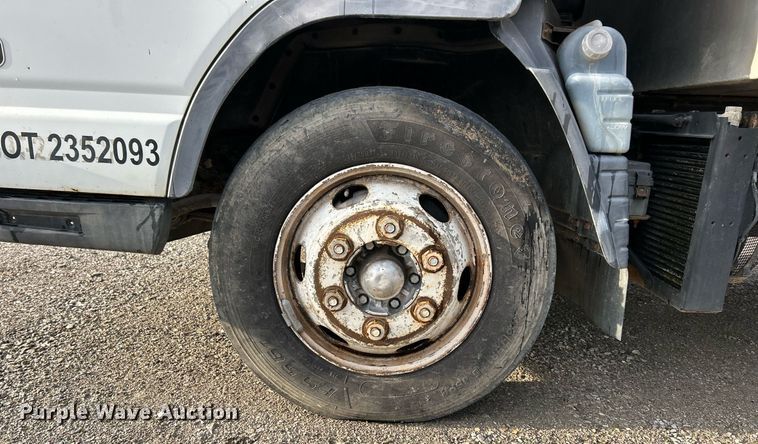 image for item NJ9726 2005 Mitsubishi FH211 dump flatbed truck