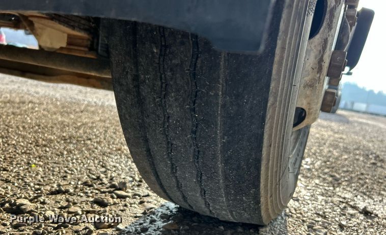 image for item NJ9726 2005 Mitsubishi FH211 dump flatbed truck