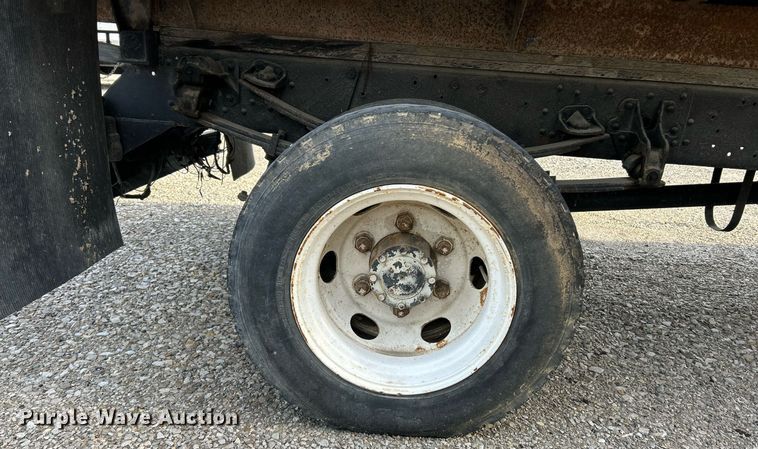 image for item NJ9726 2005 Mitsubishi FH211 dump flatbed truck