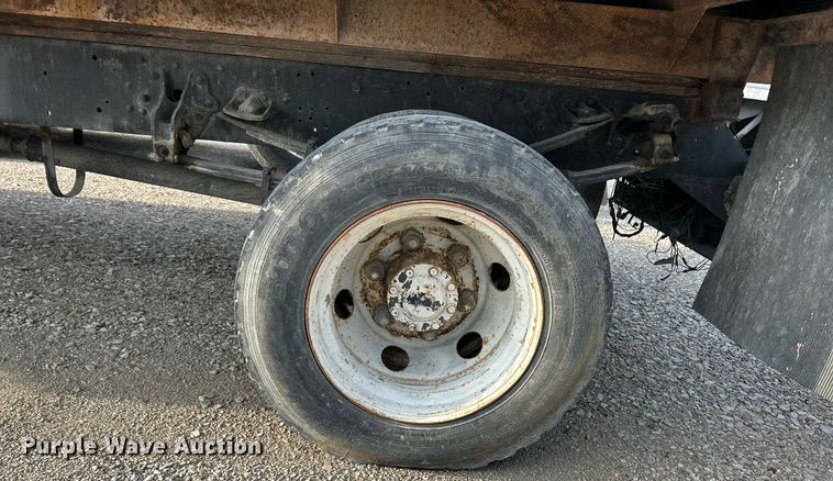 image for item NJ9726 2005 Mitsubishi FH211 dump flatbed truck