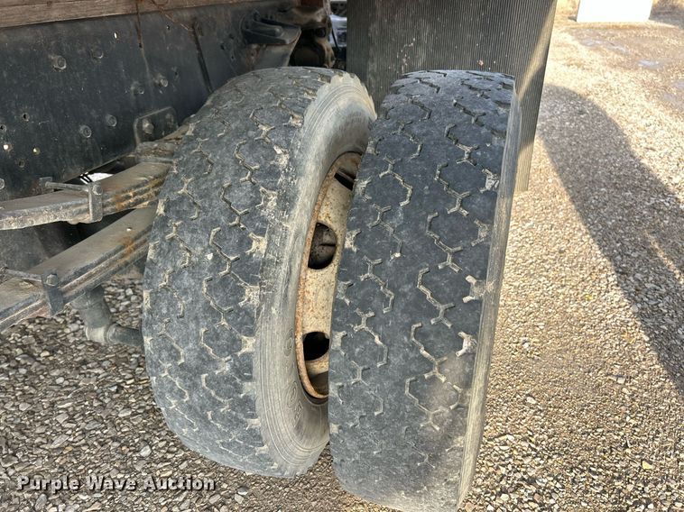 image for item NJ9726 2005 Mitsubishi FH211 dump flatbed truck