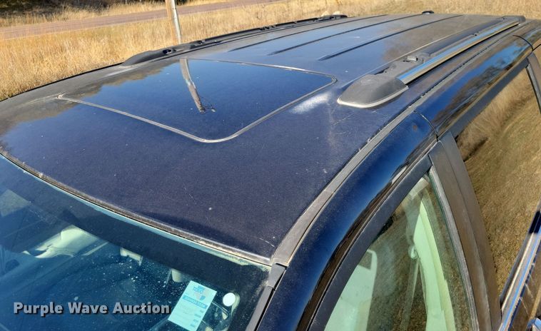 image for item OH9361 2011 Volkswagen Routan SEL van