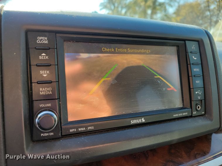 image for item OH9361 2011 Volkswagen Routan SEL van