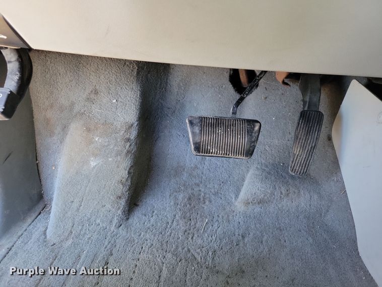 image for item OH9361 2011 Volkswagen Routan SEL van