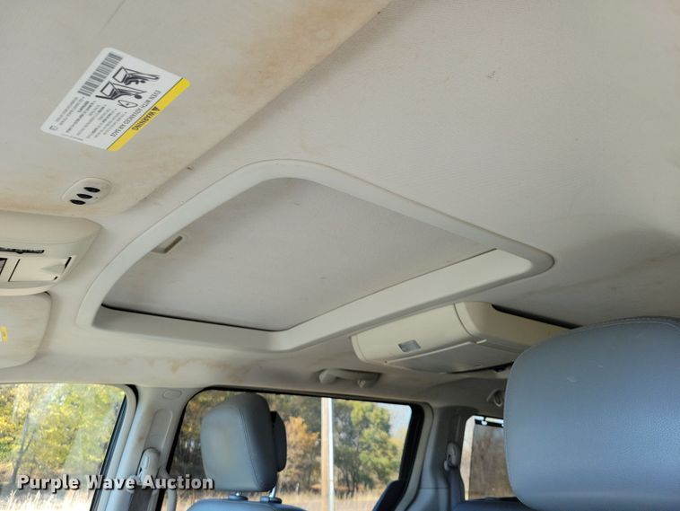 image for item OH9361 2011 Volkswagen Routan SEL van