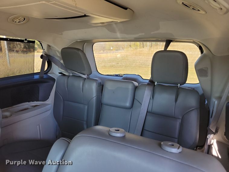 image for item OH9361 2011 Volkswagen Routan SEL van