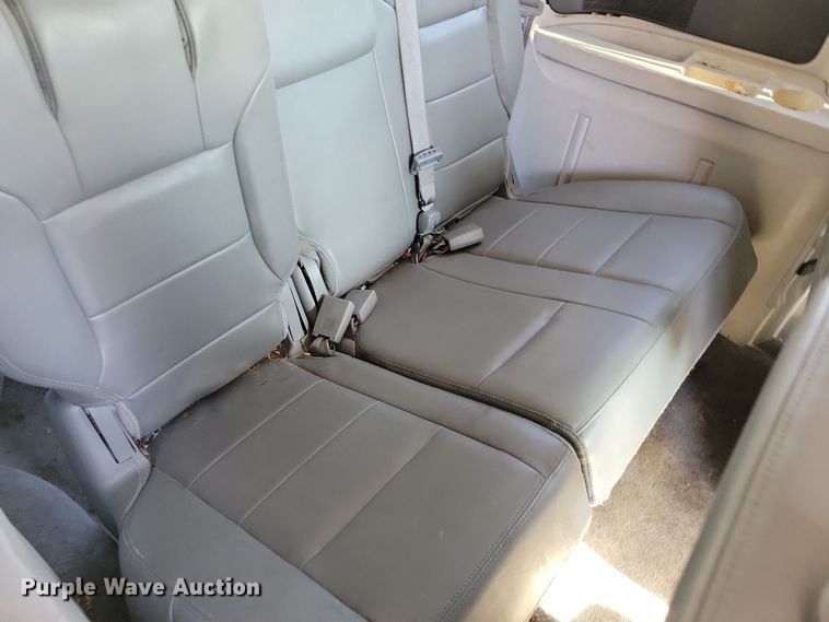 image for item OH9361 2011 Volkswagen Routan SEL van