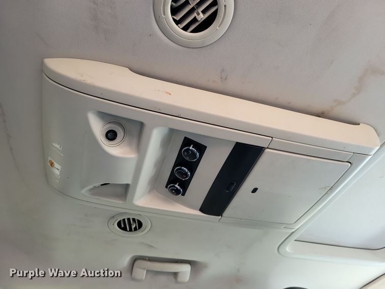 image for item OH9361 2011 Volkswagen Routan SEL van